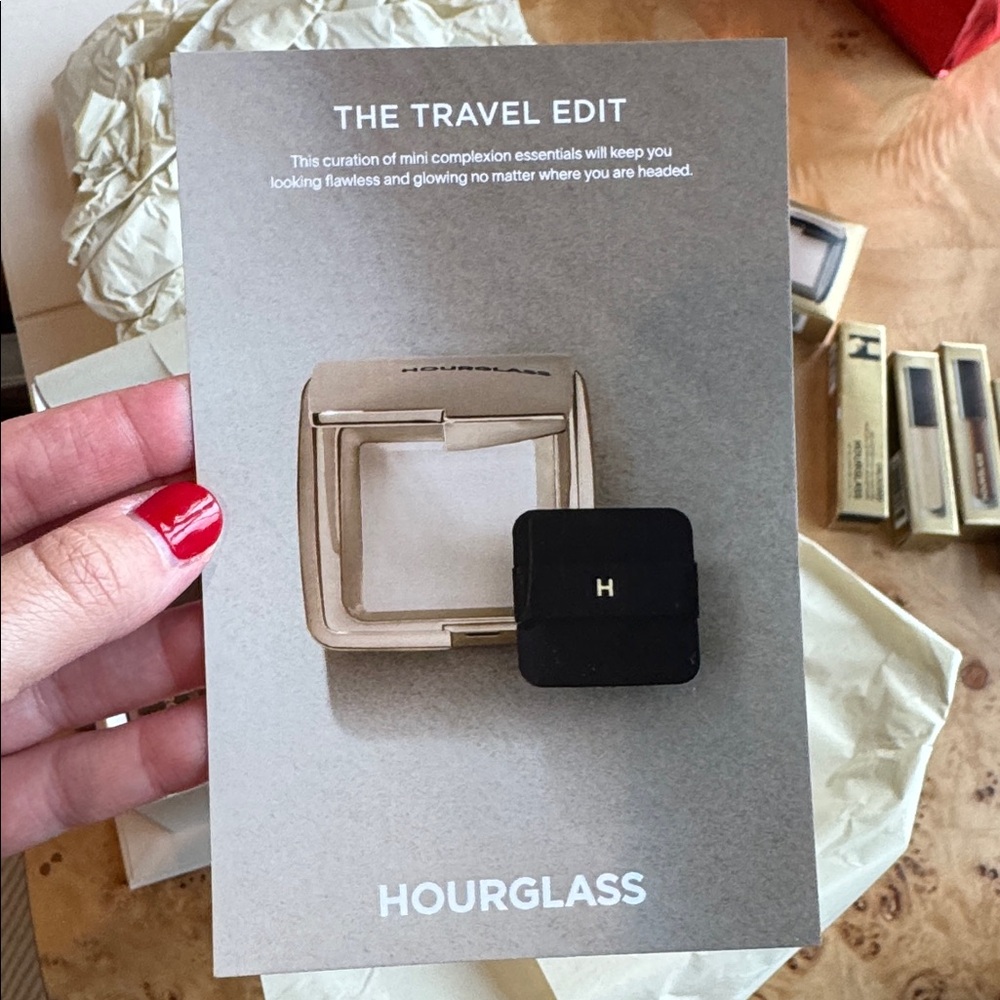 NWT Hourglass Cosmetics x Amex “The Travel Edit” Set - Picture 9 of 10